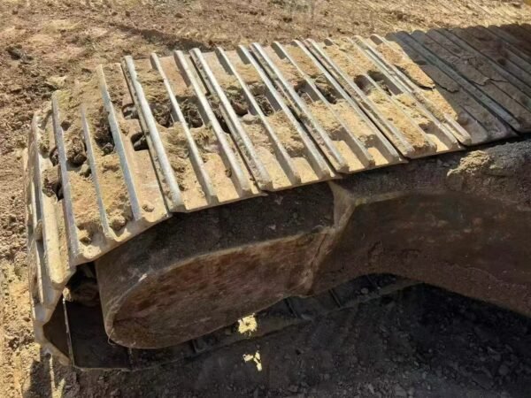 Premium Komatsu 240MO - Image 2