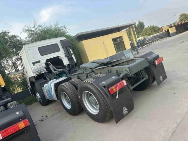 Howo 6x4 Tractor Truck - Image 6