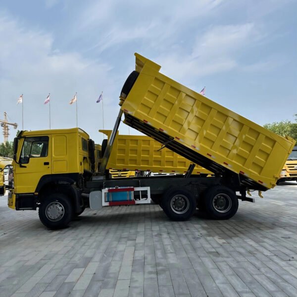 Sinotruk Howo 6x4 Trailer Head - Image 2