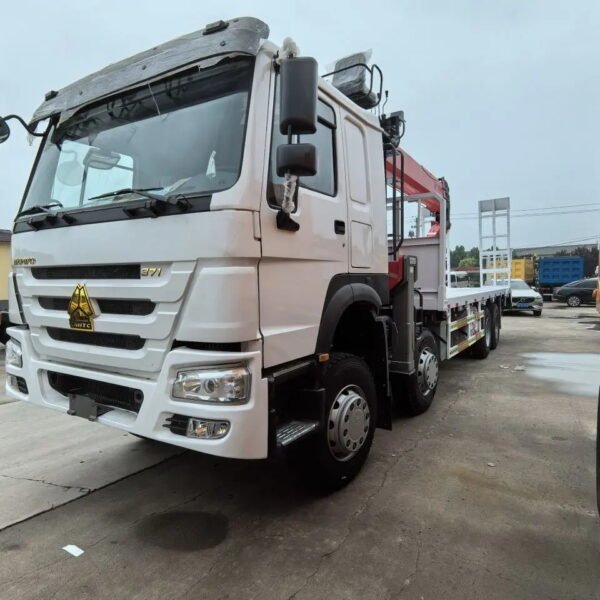 Sinotruk 8x4 Howo Flatbed Crane - Image 2