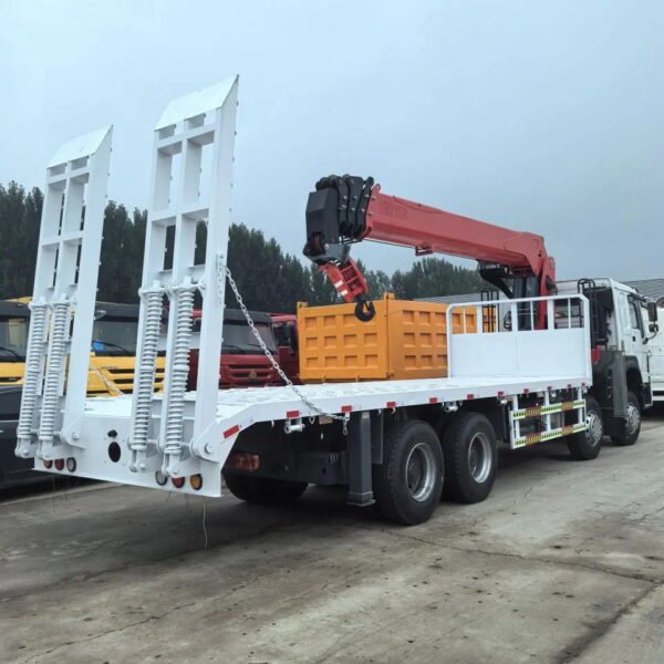 Sinotruk 8x4 Howo Flatbed Crane - Image 3