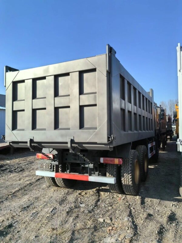 Sinotruk Howo 371 6x4 Tipper Truck - Image 5