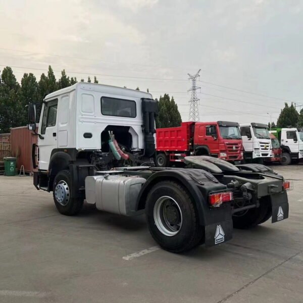 Sinotruk Howo 4x2 Tractor Truck - Image 2