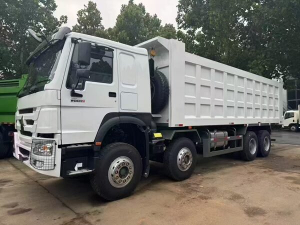 SINOTRUK HOWO 8×4 Dump Truck - Image 4