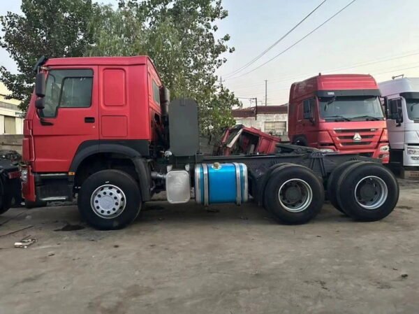 Sinotruk Howo 380 6x4 Tractor Truck - Image 4