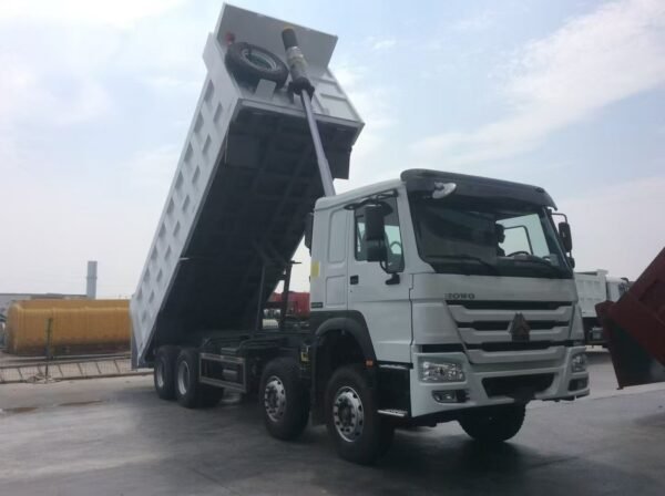 SINOTRUK HOWO 8×4 Dump Truck - Image 2