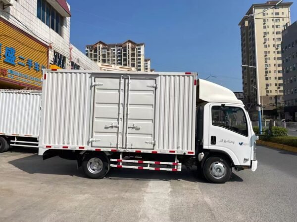Second-hand box truck Isuzu KV100 - Image 4