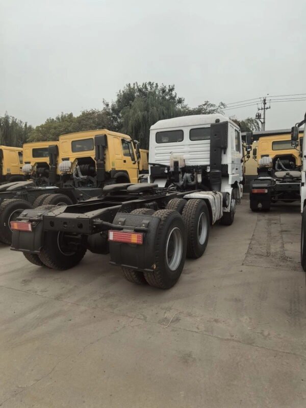 Shacman F3000 Tractor Truck Low Price - Image 3