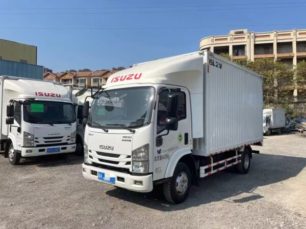 Second-hand box truck Isuzu M100 heavy-duty version - Image 6