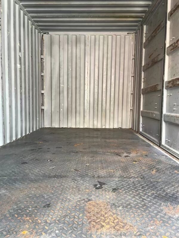 Second-hand box truck Isuzu KV100 - Image 2