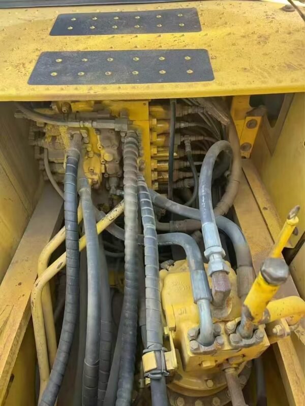 Premium Komatsu 240MO - Image 6