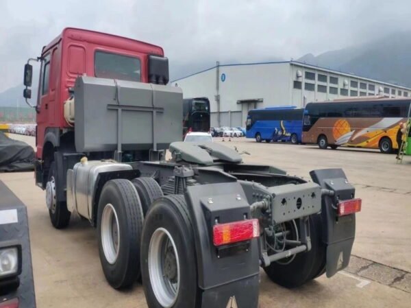 Sinotruk Howo 380 6x4 Tractor Truck - Image 5