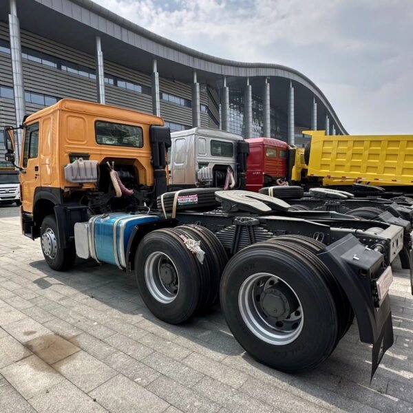 Howo 6x4 Tractor Truck - Image 3