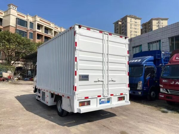 Second-hand box truck Isuzu KV100 - Image 4