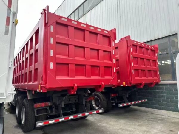 SINOTRUK HOWO 8×4 Dump Truck - Image 3