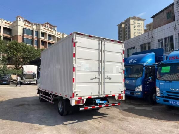 Second-hand box truck Isuzu KV100 - Image 6