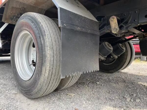 Second-hand box truck Isuzu KV100 - Image 7