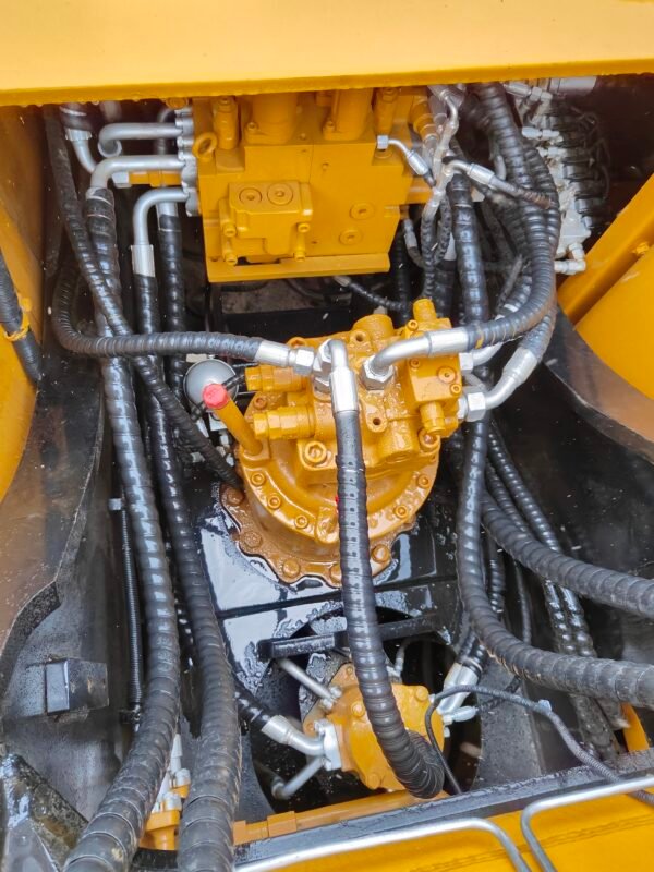 Reconditioned excavator Sany 235 - Image 6