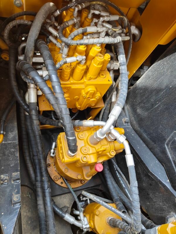 Reconditioned excavator Sany 155 - Image 5